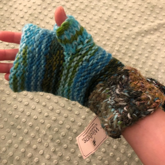 nwt - HANDMADE Fingerless gloves - Picture 5 of 6